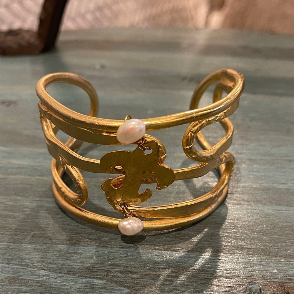 Elegant Gold and Pink Women's Bracelet